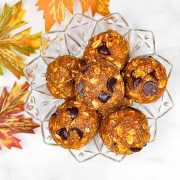 A plate of pumpkin spice energy bites.